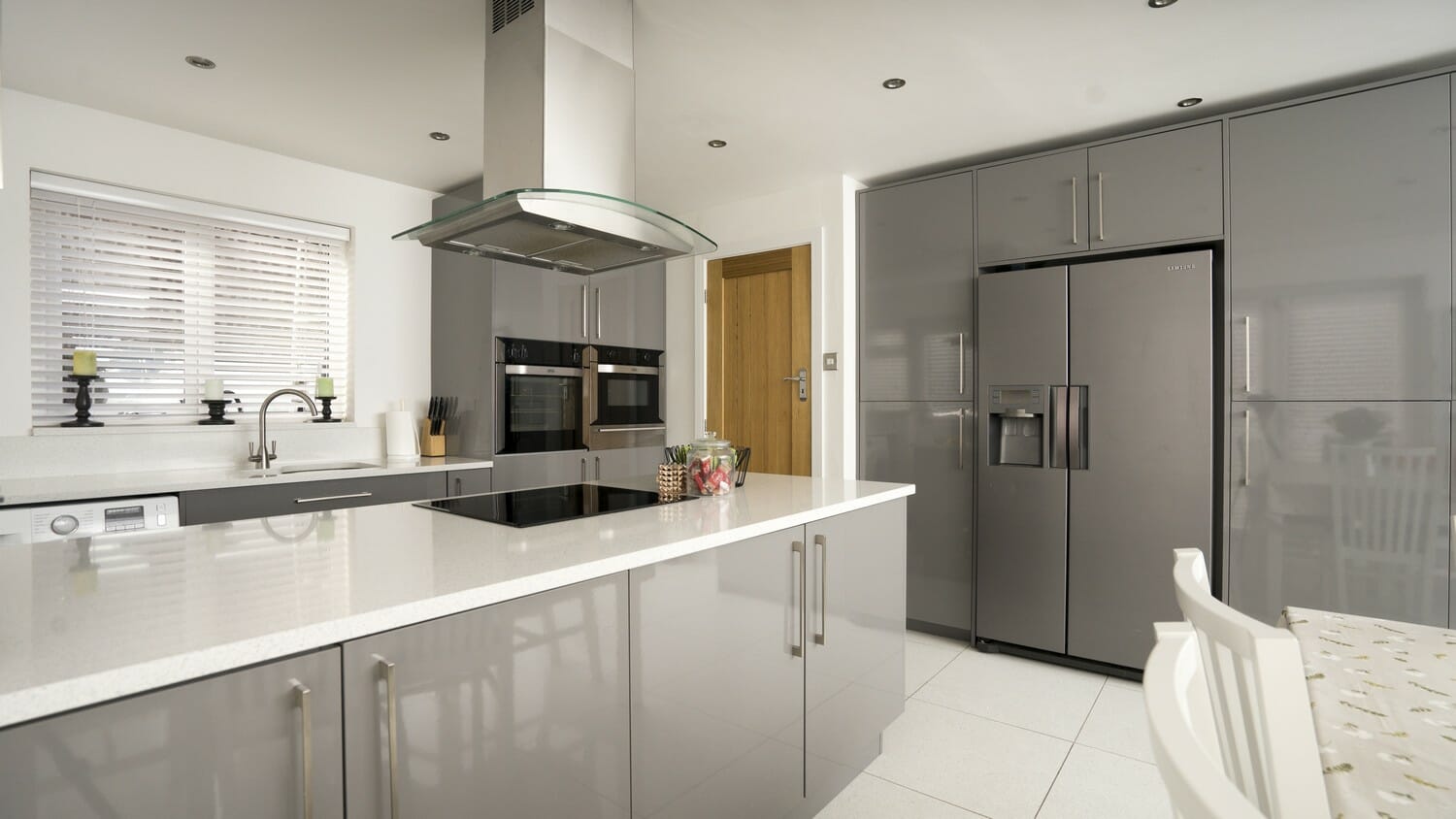 lumi-grey-gloss kitchen