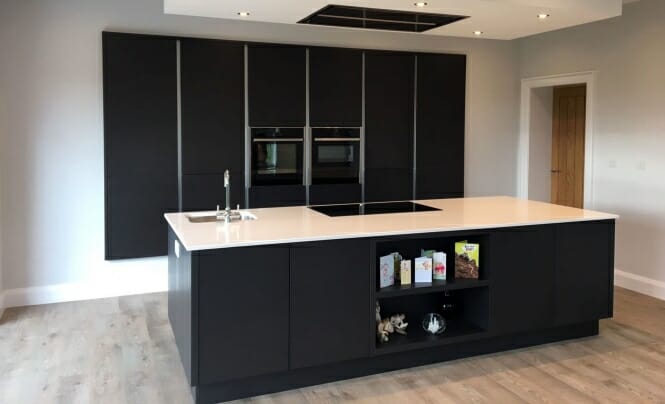 Tavola black kitchen